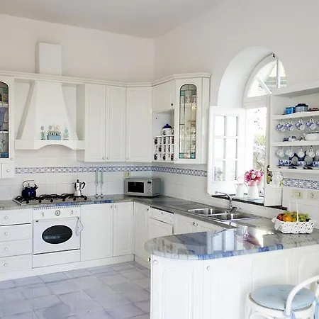 Sleeps 4 Air Con Wifi Villa *